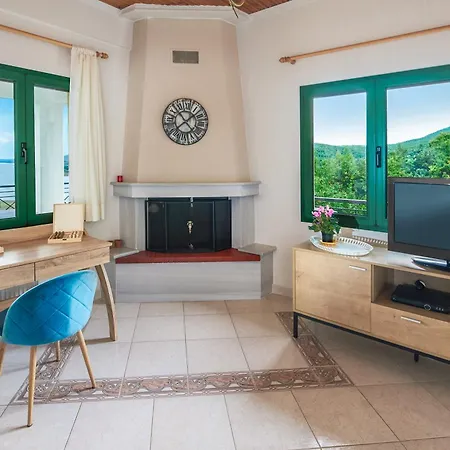 Vaios Lakeview 1